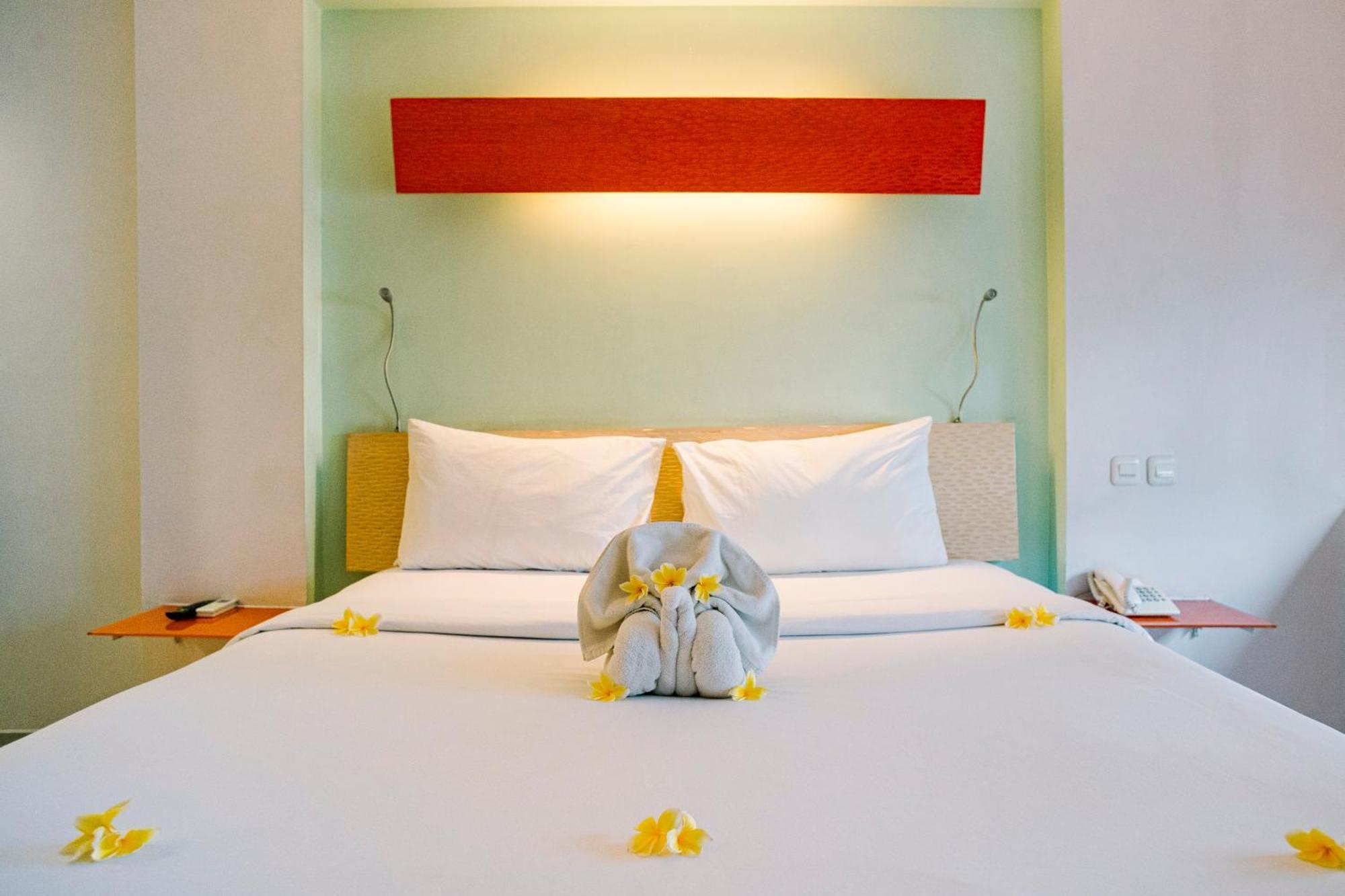 Harris Hotel & Residences Riverview Kuta, Bali Kuta Lombok Exteriör bild